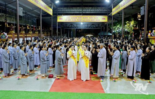 Đông đảo nhân dân tham gia pháp thoại mùa Vu lan tại chùa Phù Liễn.