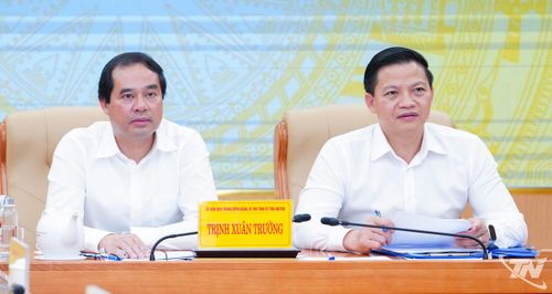 Đồng chí Trịnh Xuân Trường, Ủy viên Trung ương Đảng, Bí thư Tỉnh ủy và đồng chí Vương Quốc Tuấn, Ủy viên Trung ương Đảng, Phó Bí thư Tỉnh ủy, Chủ tịch UBND tỉnh, đồng chủ trì Hội nghị tại điểm cầu tỉnh Thái Nguyên.