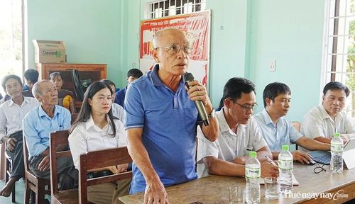 Ông Hồ Bê, trú tại TDP Phò Ninh đề đạt nguyện vọng đến Bí thư Đảng ủy phường.