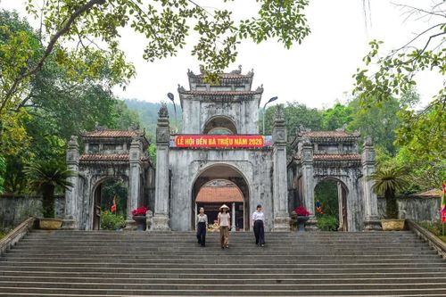 Giữa diện mạo nông thôn mới đang đổi thay, Đền Bà Triệu vẫn là một “mạch nguồn” văn hóa, kết nối quá khứ với hiện tại và tương lai của vùng đất Triệu Lộc.