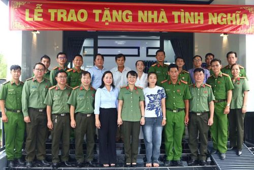 Căn nhà mới sẽ là nguồn động viên, giúp Đại úy Trần Minh Giàu an tâm công tác, tiếp tục rèn luyện, phấn đấu, quyết tâm hoàn thành tốt mọi nhiệm vụ được phân công.