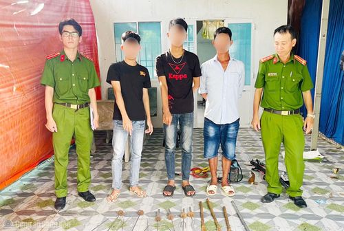 Công an phường An Xuyên phát hiện nhóm thanh thiếu niên sản xuất, tàng trữ hung khí nguy hiểm.