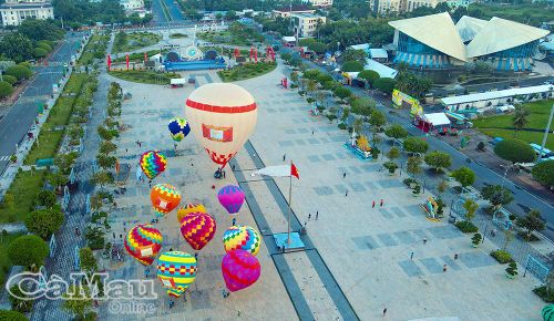 Có tổng số 12 khinh khí cầu các loại được bay thử vào sáng 27/8.