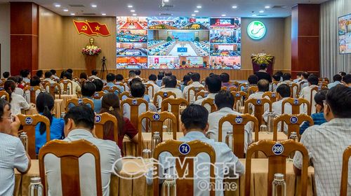 Đại biểu dự hội nghị tại điểm cầu Cà Mau.