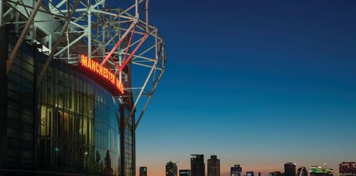 Old Trafford - nơi Sir Jim Ratcliffe đang theo đuổi một cuộc tái cấu trúc có độ phức tạp vượt xa những bài toán công nghiệp quen thuộc. Ảnh: INEOS.