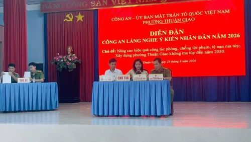 Các đồng chí chủ tọa tại diễn đàn