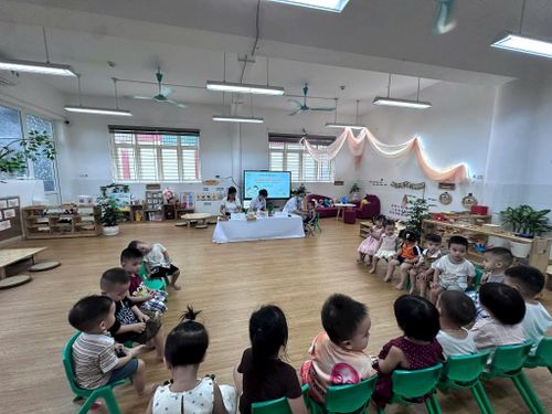 Khám sức khỏe giúp phát hiện sớm các vấn đề về thể chất, dinh dưỡng ở trẻ em, học sinh. Ảnh: Mai Khôi