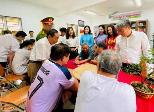 Không gian sinh hoạt cộng đồng tại Nhà văn hóa thôn Thượng Hội. Ảnh: Ánh Bình