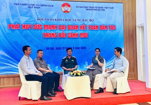 Các đại biểu tham gia phiên thứ hai về “Đổi mới phương thức nắm bắt, tập hợp, vận động Nhân dân, củng cố niềm tin và đồng thuận xã hội trong bối cảnh mới”. Ảnh: Bảo Lâm