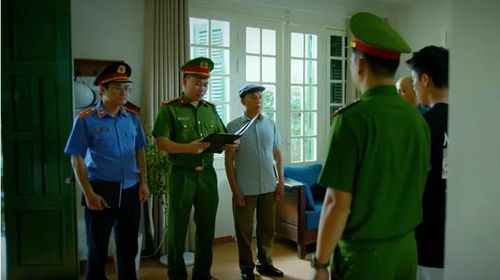 Khánh bị bắt trong lúc Phương ra sân bay lên đường đi du học. Ảnh VTV