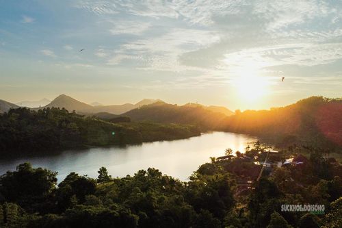 Dòng sông Chu và núi rừng Bản Mạ trong ánh chiều. Ảnh: T.Anh
