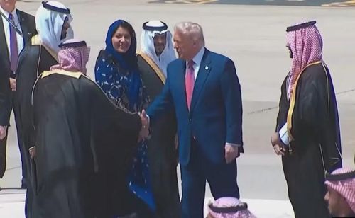 Động thái được đưa ra sau khi sức ép quân sự và ngoại giao chưa thể buộc Iran chấp nhận các điều khoản hòa bình của chính quyền Tổng thống Donald Trump.