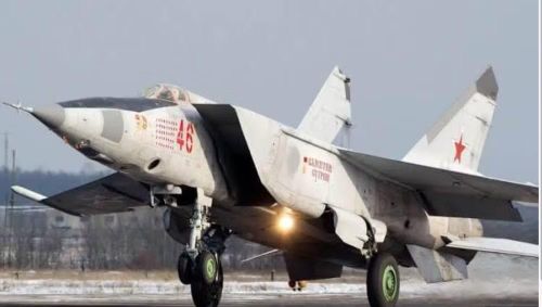 Các tài liệu của Không quân Mỹ sau này cho biết Foxbat được thiết kế để đối phó với mối đe dọa từ những máy bay như B-70 Valkyrie và SR-71.