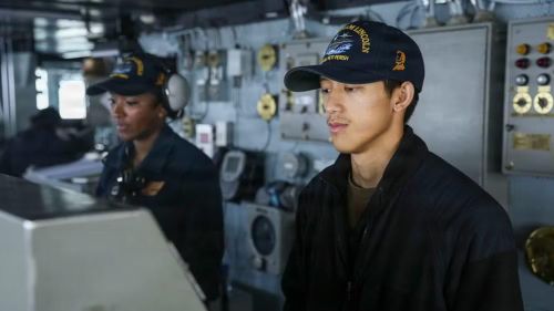 USS Abraham Lincoln rời Trung Đông ngày 22/8 sau khi được tàu sân bay USS George Washington thay thế.