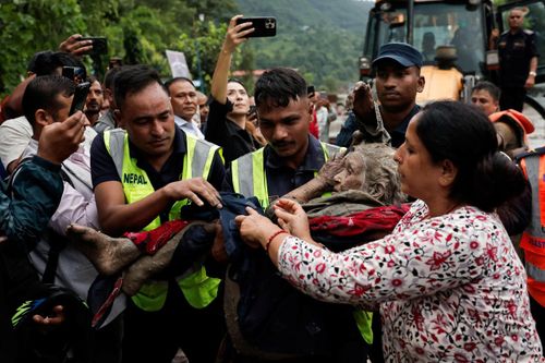  Thiệt hại sau trận lũ ở biên giới Nepal - Trung Quốc. Ảnh: Reuters. 