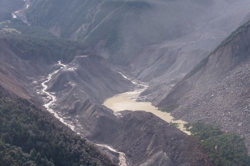  Một hồ nước đã hình thành sau trận lũ quét ở biên giới Trung Quốc - Nepal ngày 26/8. Ảnh: Tân Hoa Xã. 