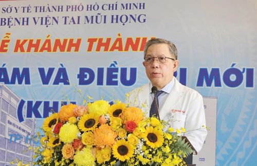 PGS.TS Lê Trần Quang Minh, Giám đốc Bệnh viện Tai Mũi Họng TP.HCM, phát biểu tại buổi lễ. Ảnh: Nguyễn Thuận.