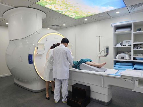Ở cơ sở mới được bố trí hệ thống chụp MRI mới và các trang thiết bị hiện đại. Ảnh: Nguyễn Thuận.