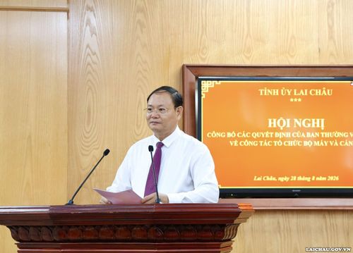 Đồng chí Lê Minh Ngân - Ủy viên Ban Chấp hành Trung ương Đảng, Bí thư Tỉnh ủy, Chủ tịch HĐND tỉnh phát biểu chỉ đạo tại Hội nghị.