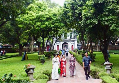 Đa dạng hoạt động du lịch Thủ đô thu hút du khách dịp 2/9. Ảnh: chinhphu.vn/Minh Anh