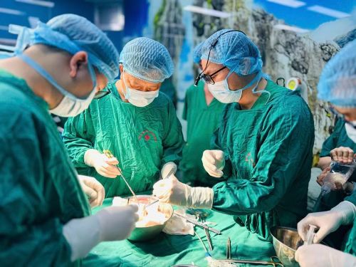 Ca ghép cho bệnh nhân được thực hiện vào khoảng 9 giờ sáng 18/7.
