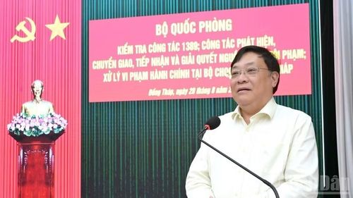 Chủ tịch Ủy ban nhân dân tỉnh Đồng Tháp Phạm Thành Ngại phát biểu tại buổi làm việc.