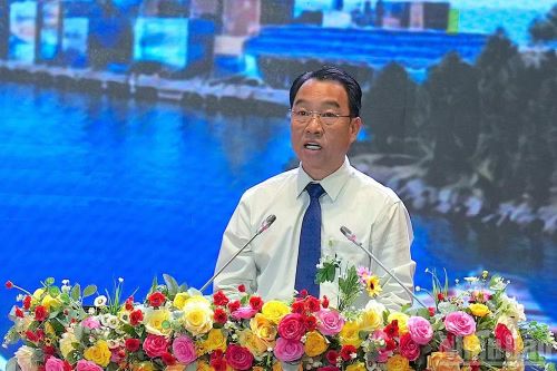 Phó Bí thư Tỉnh ủy, Chủ tịch Ủy ban nhân dân tỉnh Cà Mau Lữ Quang Ngời phát biểu khai mạc hội nghị. (Ảnh: HỮU TÙNG)