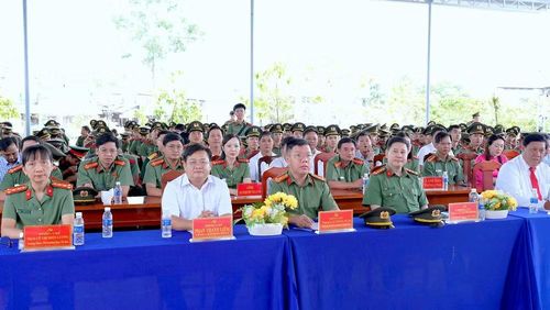 Các đại biểu tham dự lễ tổng kết. (Ảnh: HỮU ĐỆ)