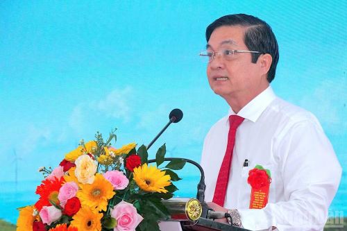 Phó Chủ tịch Ủy ban nhân dân tỉnh Cà Mau Huỳnh Chí Nguyện phát biểu chỉ đạo, nhấn mạnh tầm quan trọng của dự án và yêu cầu bảo đảm tiến độ, chất lượng thi công. (Ảnh: HỮU TÙNG)