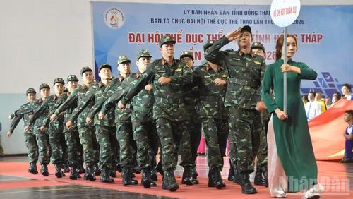 Đoàn Bộ Chỉ huy Quân sự tỉnh Đồng Tháp diễu hành qua lễ đài. (Ảnh: NGUYỄN SỰ)
