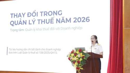 Đại diện Phòng Nghiệp vụ-Dự toán-Pháp chế, Thuế Thành phố Hồ Chí Minh thông tin chính sách thuế mới năm 2026. (Ảnh: L.T)