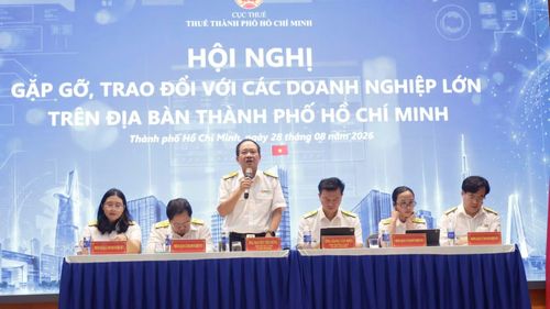 Đại diện Thuế Thành phố Hồ Chí Minh chủ trì đối thoại với các doanh nghiệp lớn tại Thành phố Hồ Chí Minh. (Ảnh: L.T)