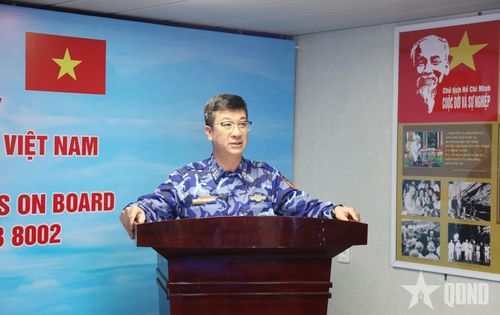 Đại tá, TS Nguyễn Minh Khánh, Phó tư lệnh, Tham mưu trưởng Vùng Cảnh sát biển 2 ôn lại truyền thống lực lượng Cảnh sát biển Việt Nam. 
