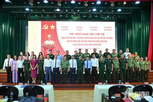 Các đại biểu dự hội thảo.  