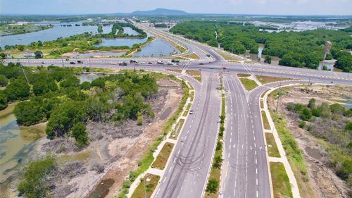 Đường ven biển 994 dẫn về xã Long Sơn. Ảnh: QUANG VŨ