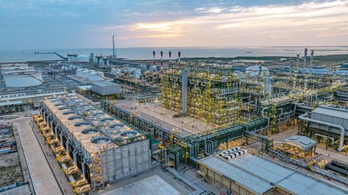 Dự án Tổ hợp Hóa dầu Long Sơn sáng rực. Ảnh: QUANG VŨ