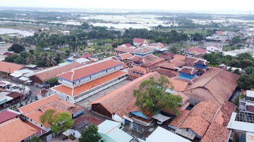 Quần thể di tích Nhà Lớn Long Sơn như một điểm son, tô thắm cho "làng". Ảnh: QUANG VŨ