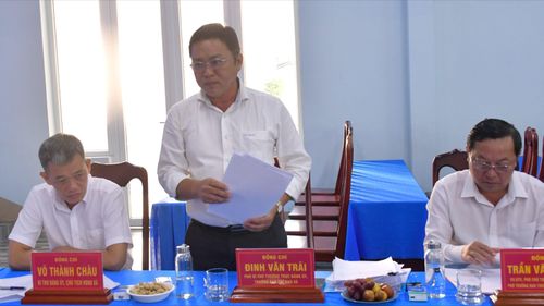 Lãnh đạo Ban chỉ đạo thực hiện dân chủ ở cơ sở xã Xuyên Mộc trao đổi tại buổi làm việc