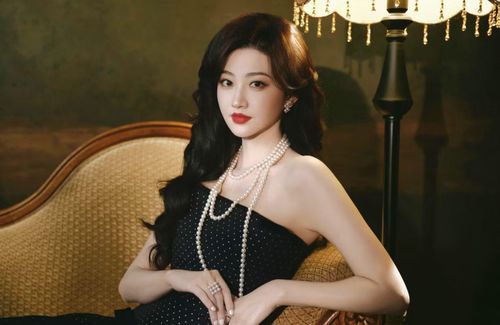 Cảnh Điềm có thể bị ảnh hưởng danh tiếng sau vụ kiện.
