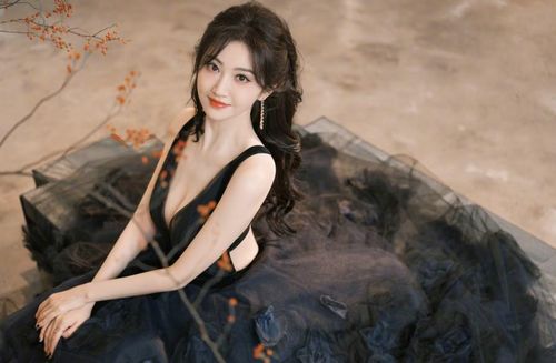 Nhiều khán giả chán ngán vì Cảnh Điềm luôn dùng nhan sắc tiếp cận đại gia.