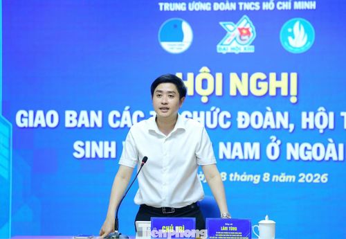 Anh Lâm Tùng phát biểu tại hội nghị. Ảnh: Xuân Tùng