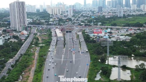 Trái với một số tuyến lân cận, khu vực nút giao An Phú thông thoáng trong thời điểm ghi nhận.