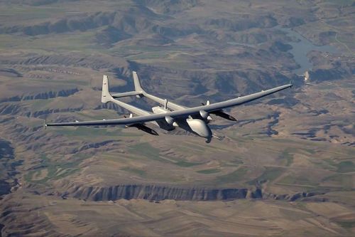 Turkish Aerospace đang tiến hành nâng cấp UAV AKSUNGUR lên tải trọng 1.250 kg và thời gian bay khoảng 60 giờ, mở rộng đáng kể khả năng thực hiện các nhiệm vụ tuần tra biển, tấn công và tác chiến chống tàu ngầm liên tục Nguồn ảnh: TAI/armyrecognition.com