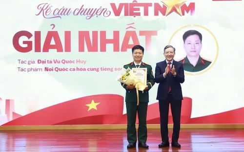 Đại tá Vũ Quốc Huy giành giải Nhất. 