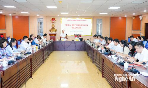 Quang cảnh phiên họp. Ảnh: T.L