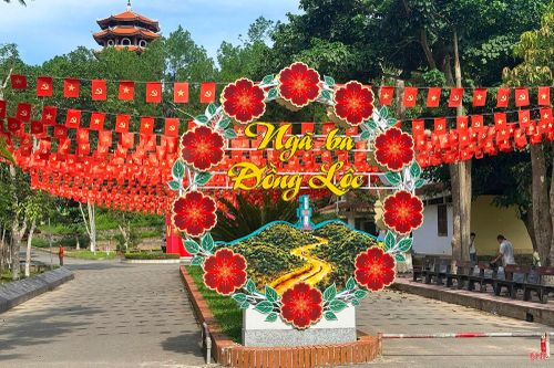 Không khí kỷ niệm Quốc khánh 2/9 đã tràn ngập tại Khu di tích Ngã ba Đồng Lộc.