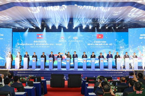 Tháng 4/2025, các đồng chí lãnh đạo hai nước Việt Nam – Lào, lãnh đạo tỉnh Hà Tĩnh, tỉnh Bolikhămxay thực hiện nghi thức khánh thành Bến số 3 Cảng quốc tế Lào – Việt tại Hà Tĩnh.