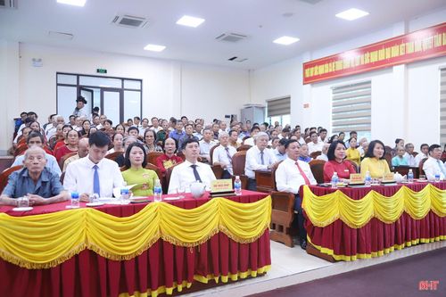  Đại biểu tham dự chương trình. 