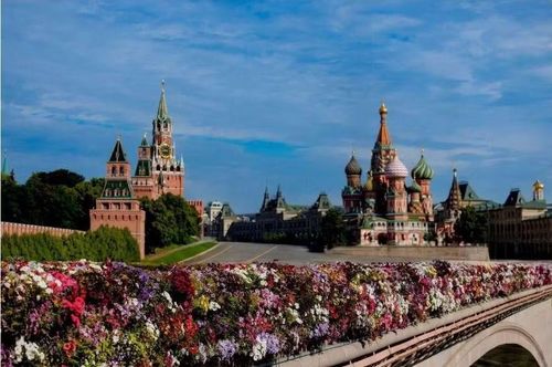 Điện Kremlin và Nhà thờ Thánh Basil, nhìn từ cầu Bolshoy Moskvoretsky. (Ảnh: Ủy ban Du lịch Thành phố Moscow)
