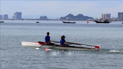 Các vận động viên tranh tài tại Giải Đua thuyền Rowing biển vô địch quốc gia.